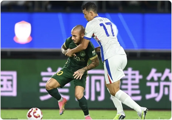 让出榜首!中超-路易斯倒钩中框 申花0-0浙江三轮不胜